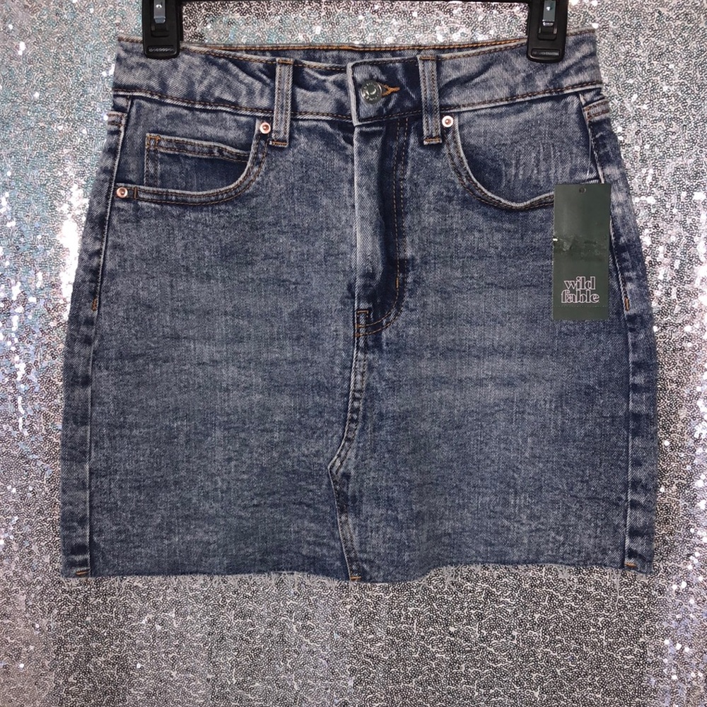 Wild Fable Women’s Medium Blue Denim Raw Hem Mini Skirt Size 2
